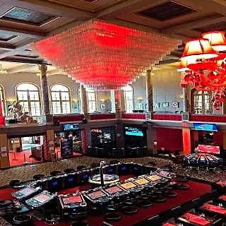 Le Continental Hotel Forges-les-Eaux