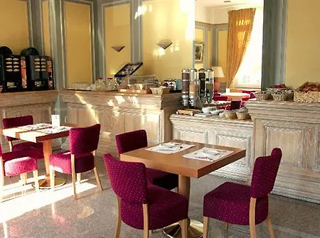 Le Continental Szálloda Forges-les-Eaux